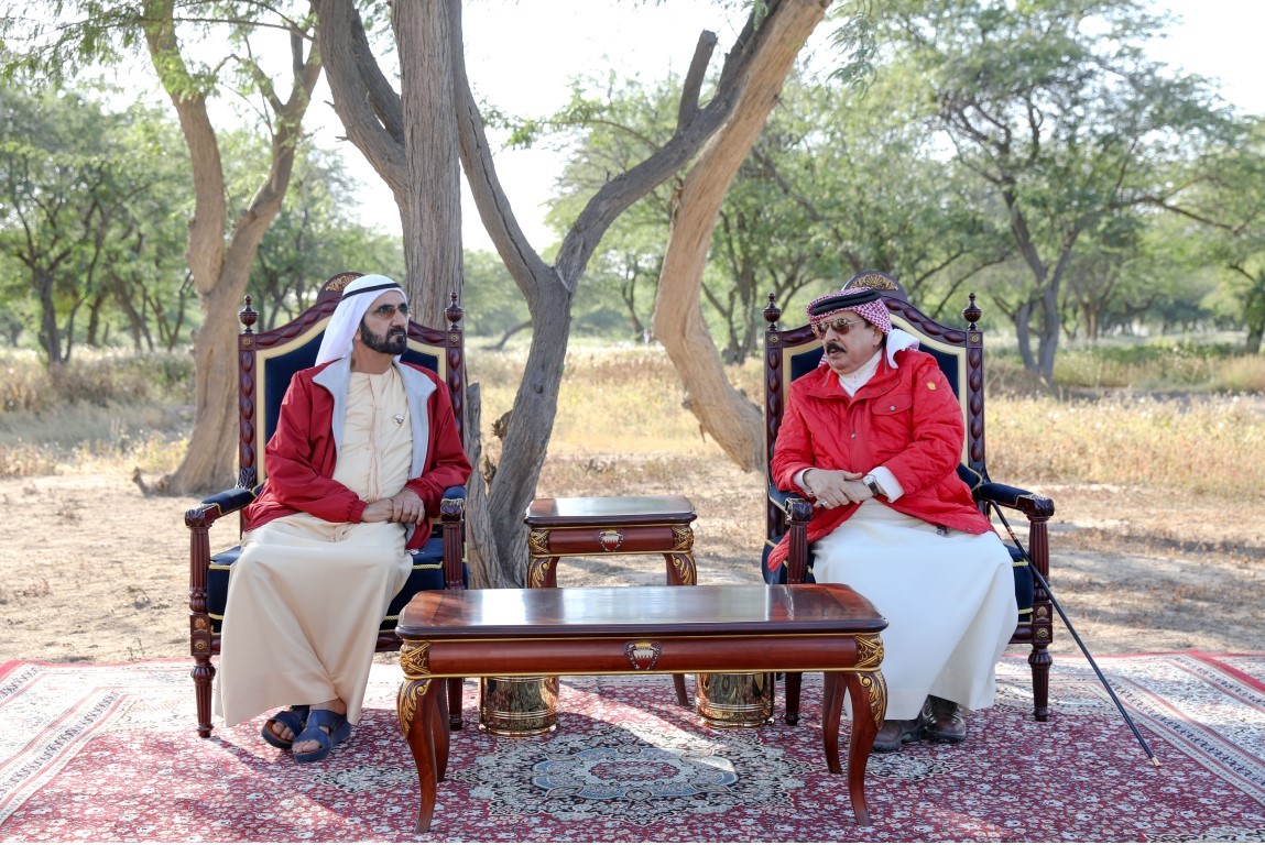 محمد بن راشد يلتقي ملك البحرين 