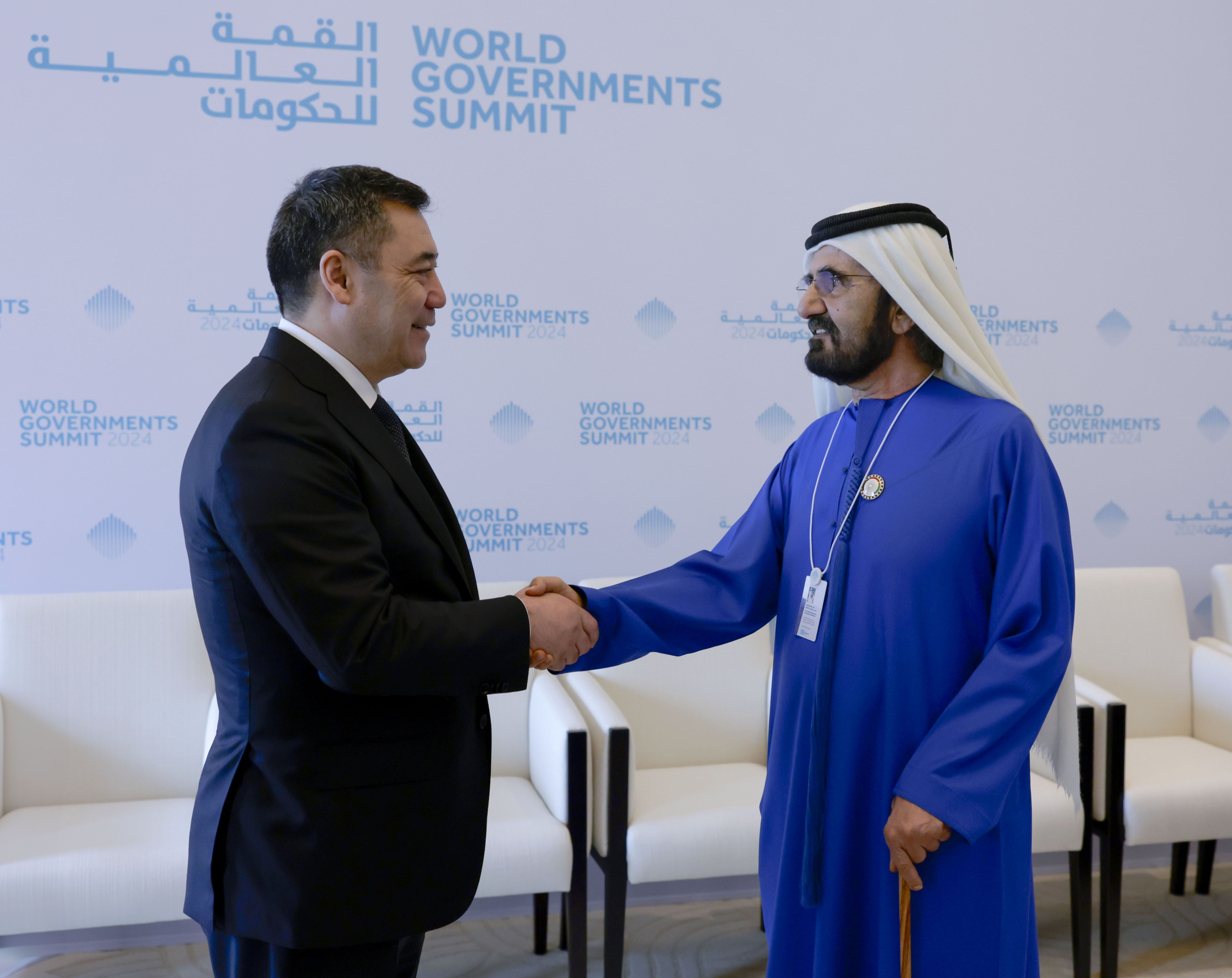 محمد بن راشد يلتقي رئيس قيرغيزستان .. ويعرب عن اعتزاز الإمارات بعلاقات الصداقة بين البلدين