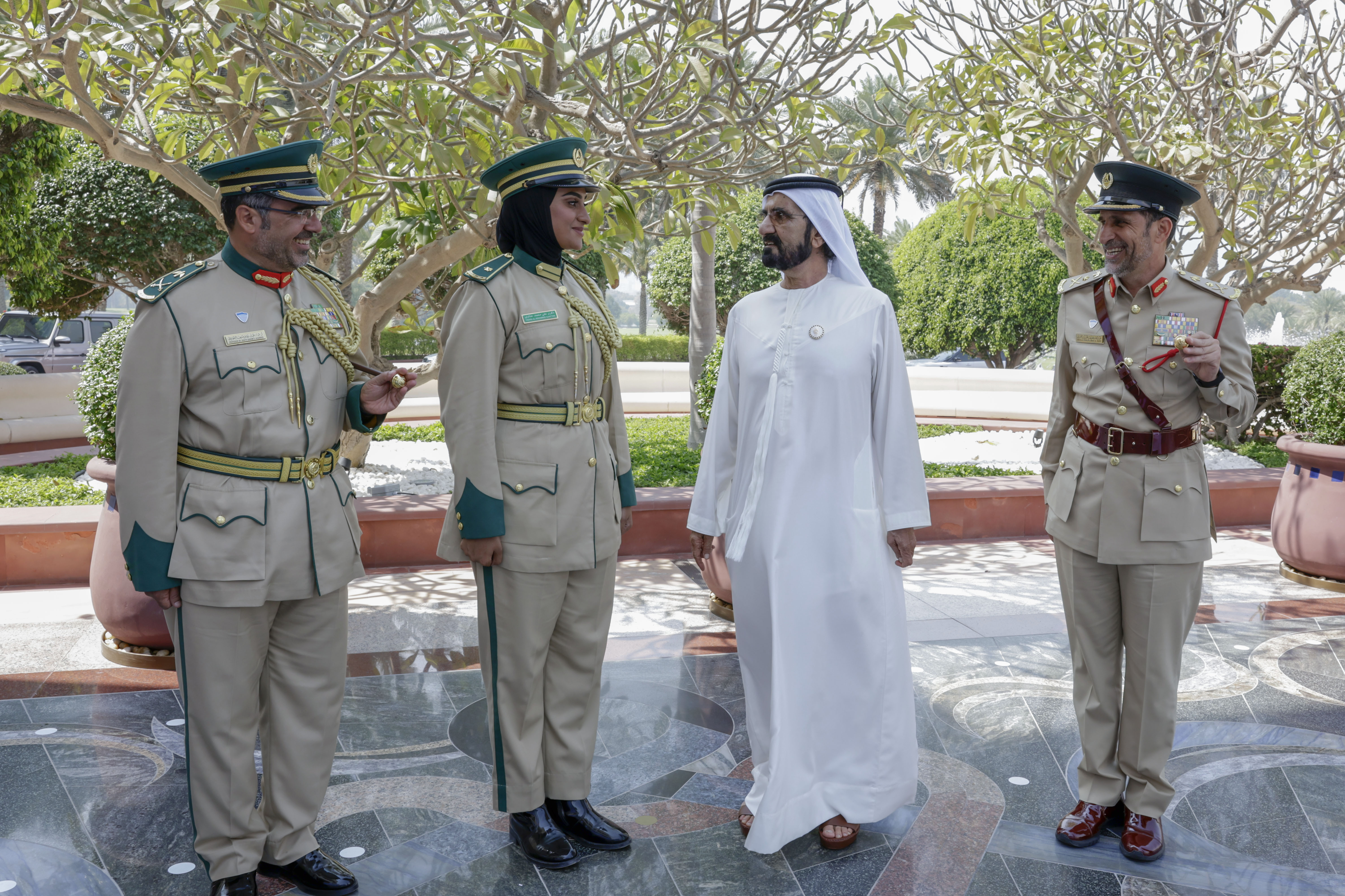 Mohammed bin Rashid meets with high-performing graduates of Dubai Police Academy and MBRU