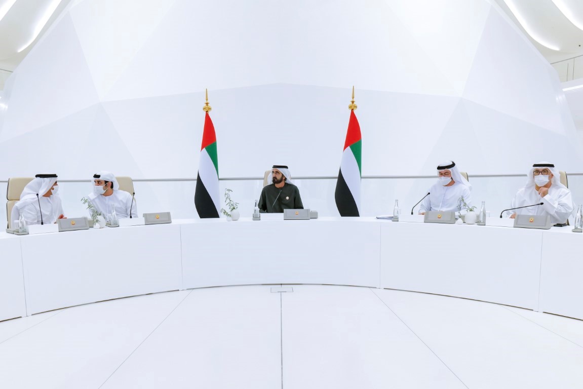 مجلس الوزراء برئاسة محمد بن راشد يستعرض مؤشرات أداء حكومة الإمارات في 2021.   