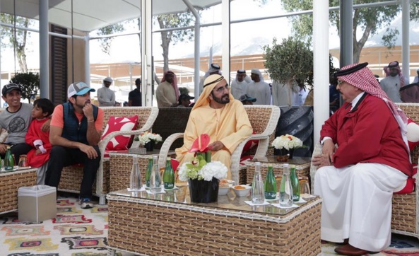محمد بن راشد يستقبل أعيان البلاد وجموع المهنئين برمضان