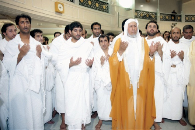 محمد بن راشد يغادر سلطنة عمان 
