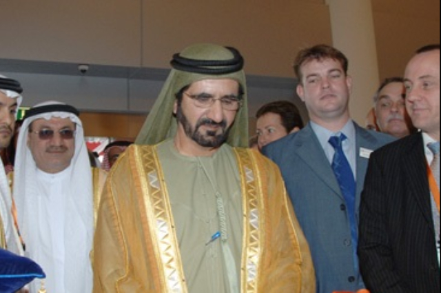 محمد بن راشد  يشهد حفل تخريج طالبات كليتي دبي للطب والصيدلة 