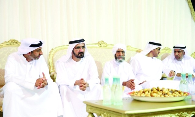 محمد بن راشد يتلقى التهاني بالشهر الفضيل من أعيان البلاد