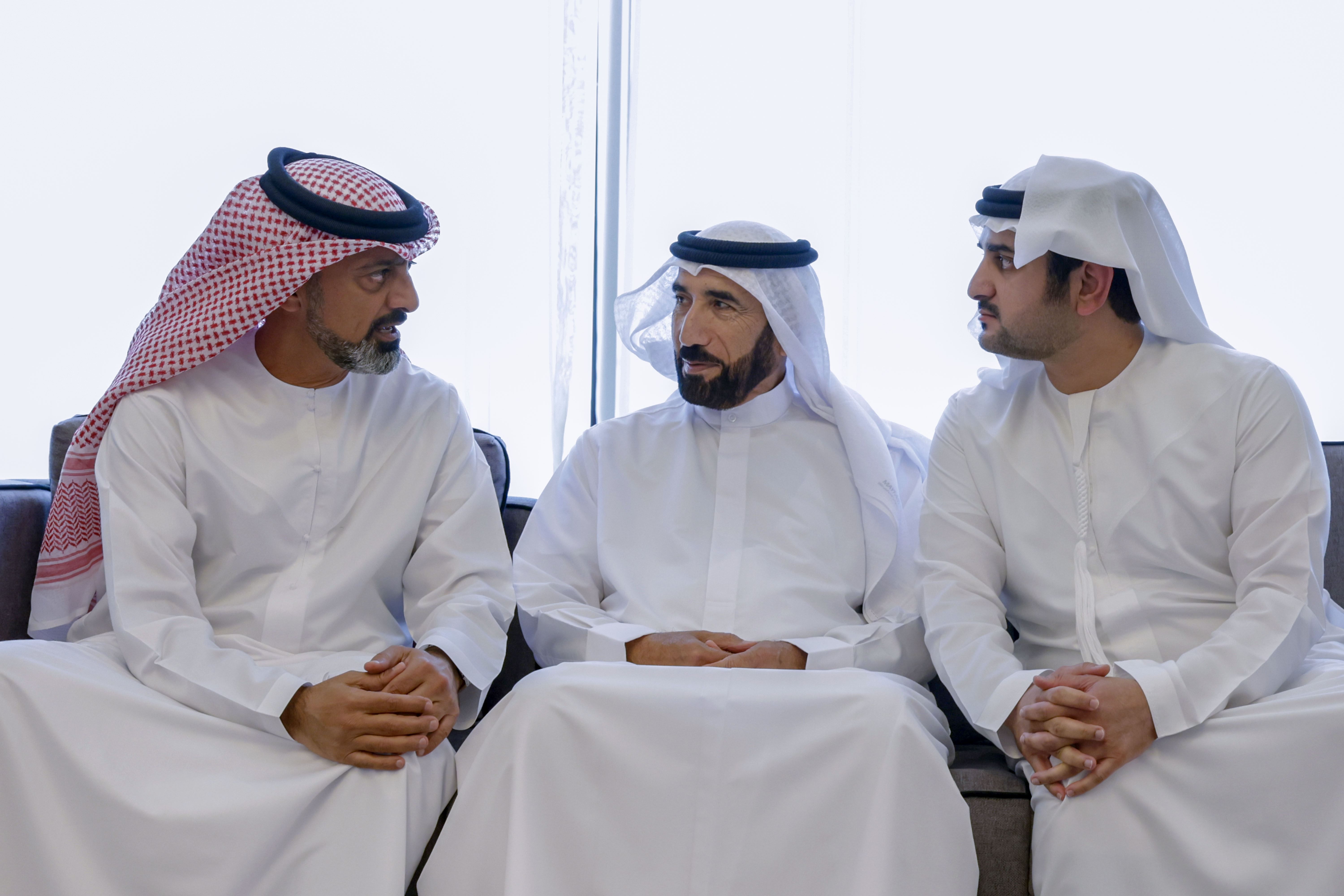 مكتوم وأحمد بن محمد يقدمان واجب العزاء في زوجة سيف الشعفار