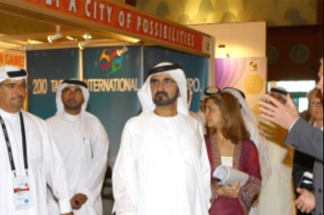 محمد بن راشد يعزي سلطان القاسمي