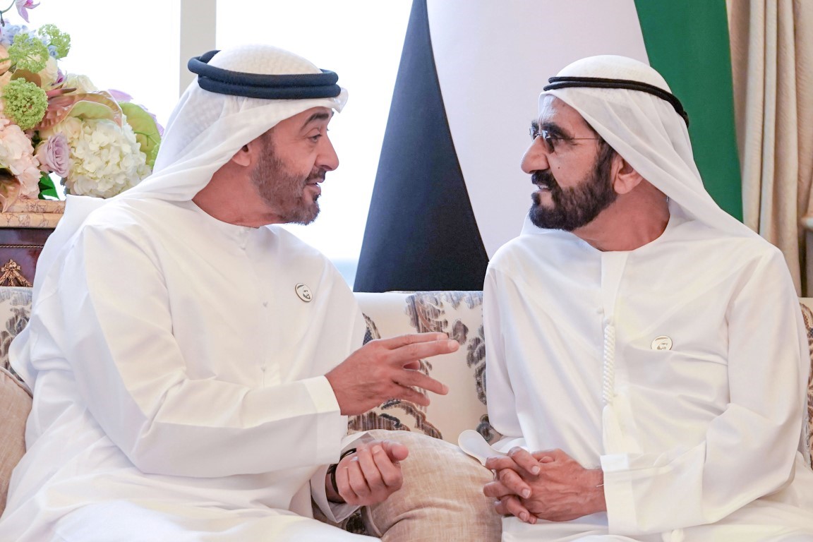 محمد بن راشد ومحمد بن زايد يتبادلان الحديث حول القضايا الوطنية وتعزيز مكانة الدولة عالمياً