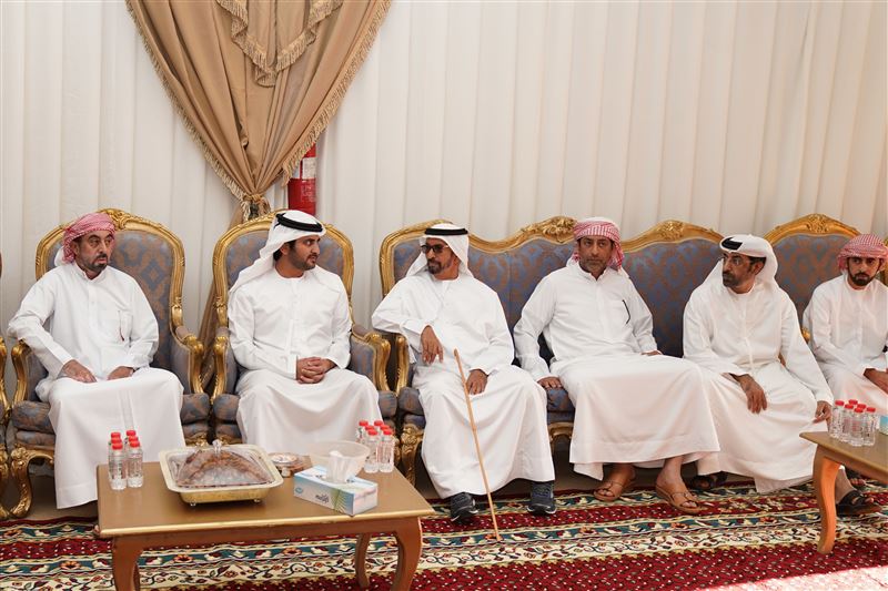 مكتوم بن محمد بن راشد يعزي في وفاة محمد العامري وعذيجة المنصوري