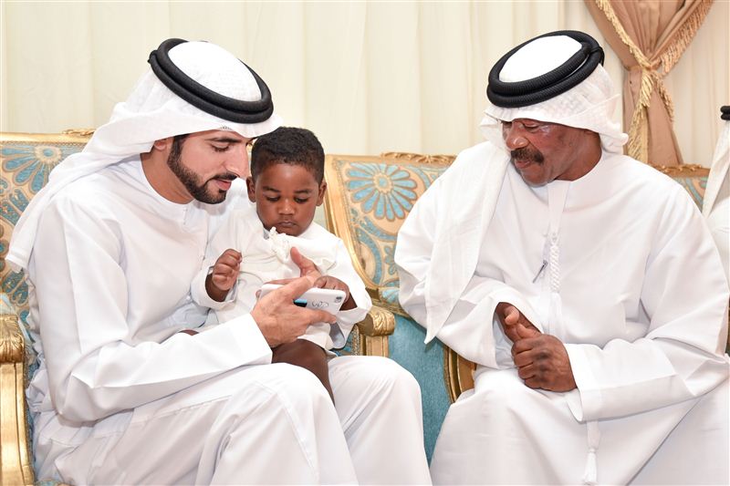 حمدان بن محمد يقدم واجب العزاء في الشهيدين النقبي والمزروعي