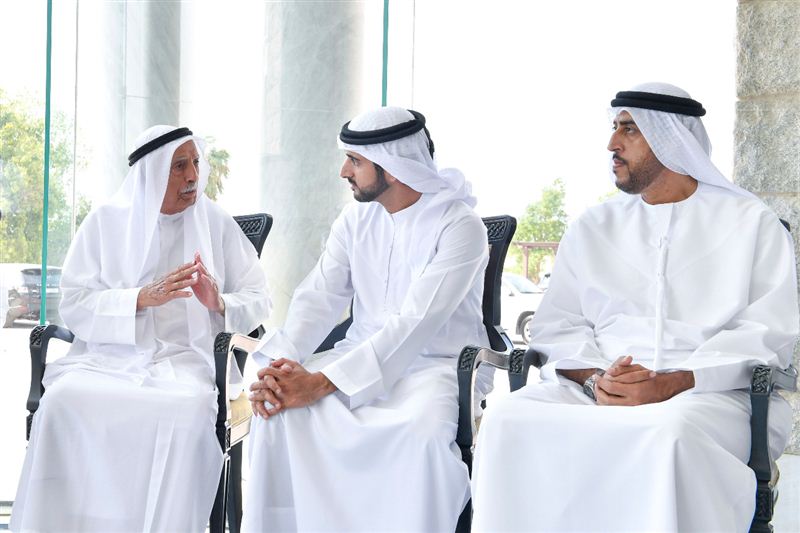 حمدان بن محمد يقدم واجب العزاء في وفاة زكية بنت عويد وشقيقة جمعة الماجد