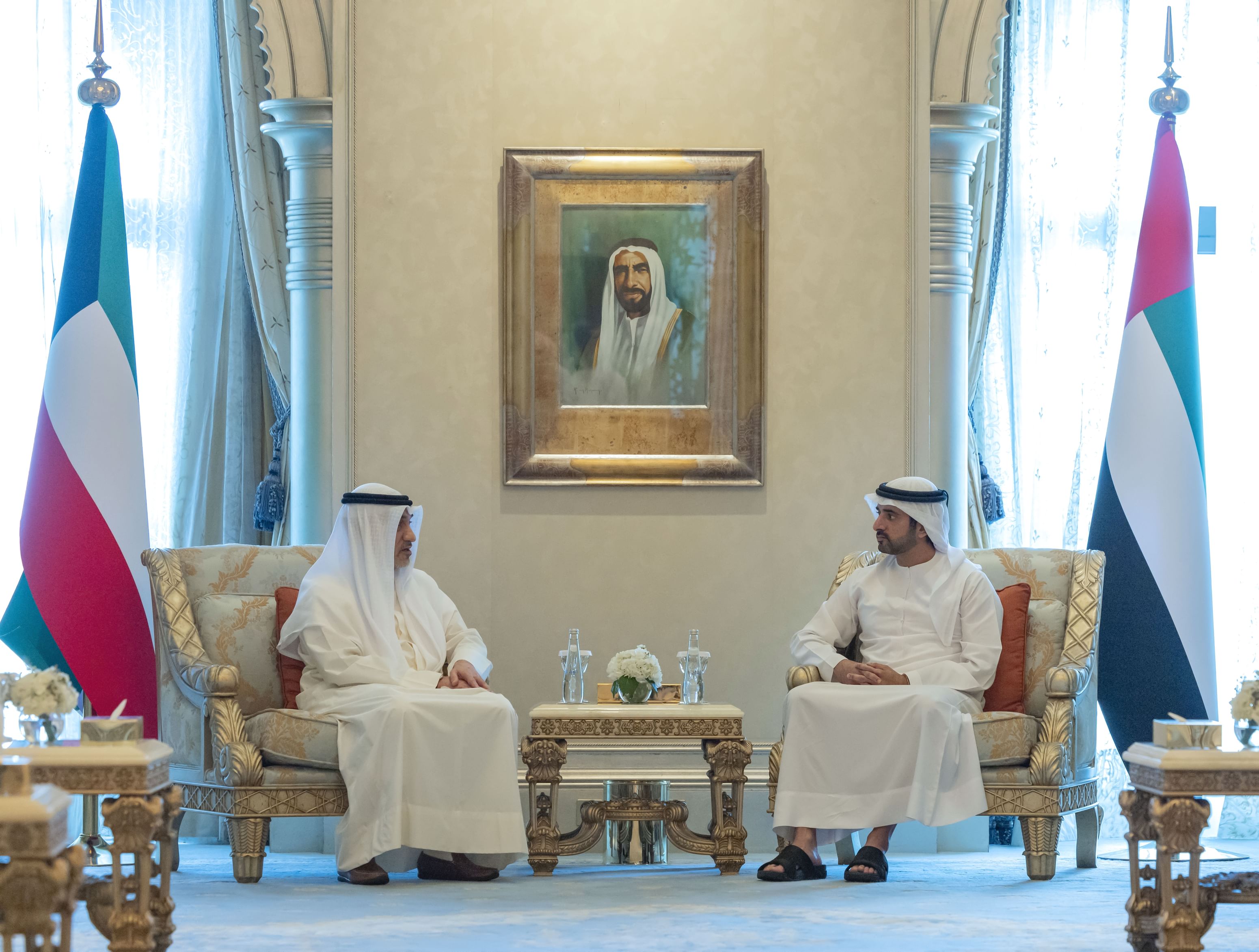 حمدان بن محمد يستقبل النائب الأول لرئيس مجلس الوزراء وزير الدفاع وزير الداخلية الكويتي