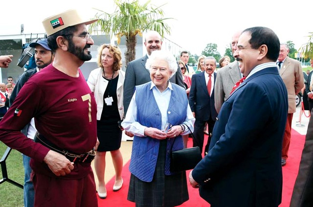 محمد بن راشد يستقبل المهنئين بالشهر الفضيل على مائدته الرمضانية 