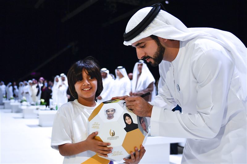 حمدان بن محمد يُكرِّم الفائزين بجائزة "محمد بن راشد آل مكتوم للإبداع الرياضي"