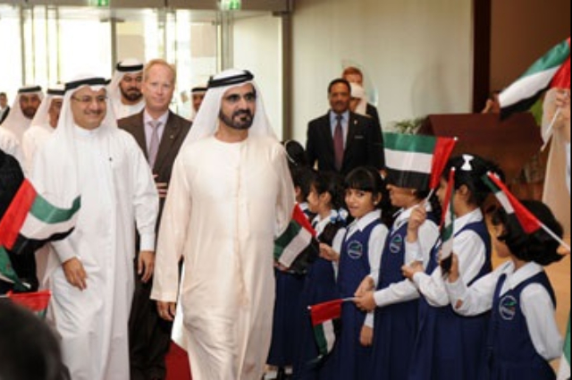 محمد بن راشد يحضر مأدبة غداء أقامها رئيس الدولة تكريماً لقابوس 