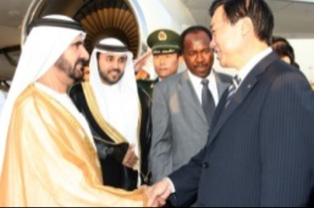 محمد بن راشد وولي عهد أبوظبي يزوران "دبي للطيران 2011"