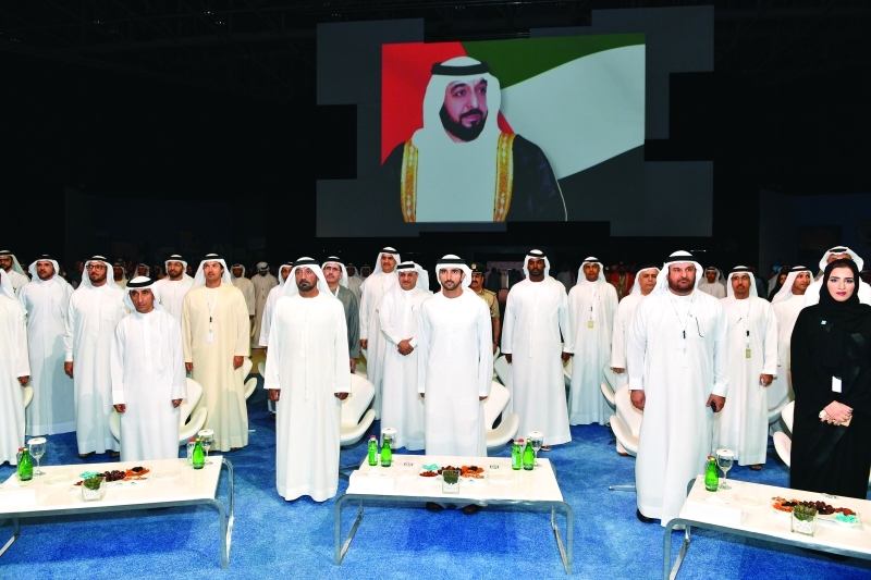 حمدان بن محمد يلتقي موظفي حكومة دبي ويطلق "مؤشر الريادة في الخدمات الحكومية"