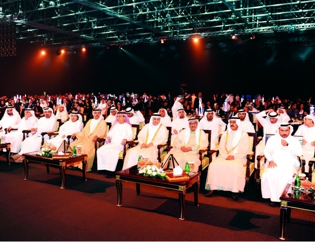 حمدان بن راشد يكرم موظفي صحة دبي المتميزين ضمن مبادرة " بكم نفتخر"