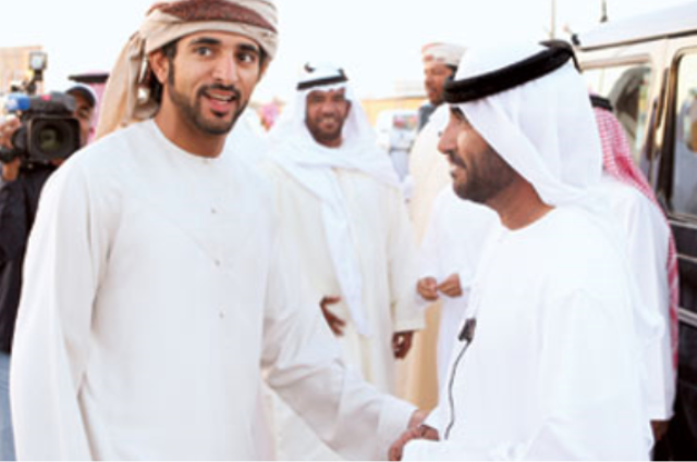محمد بن راشد يتفقد مختبر دبي المركزي 