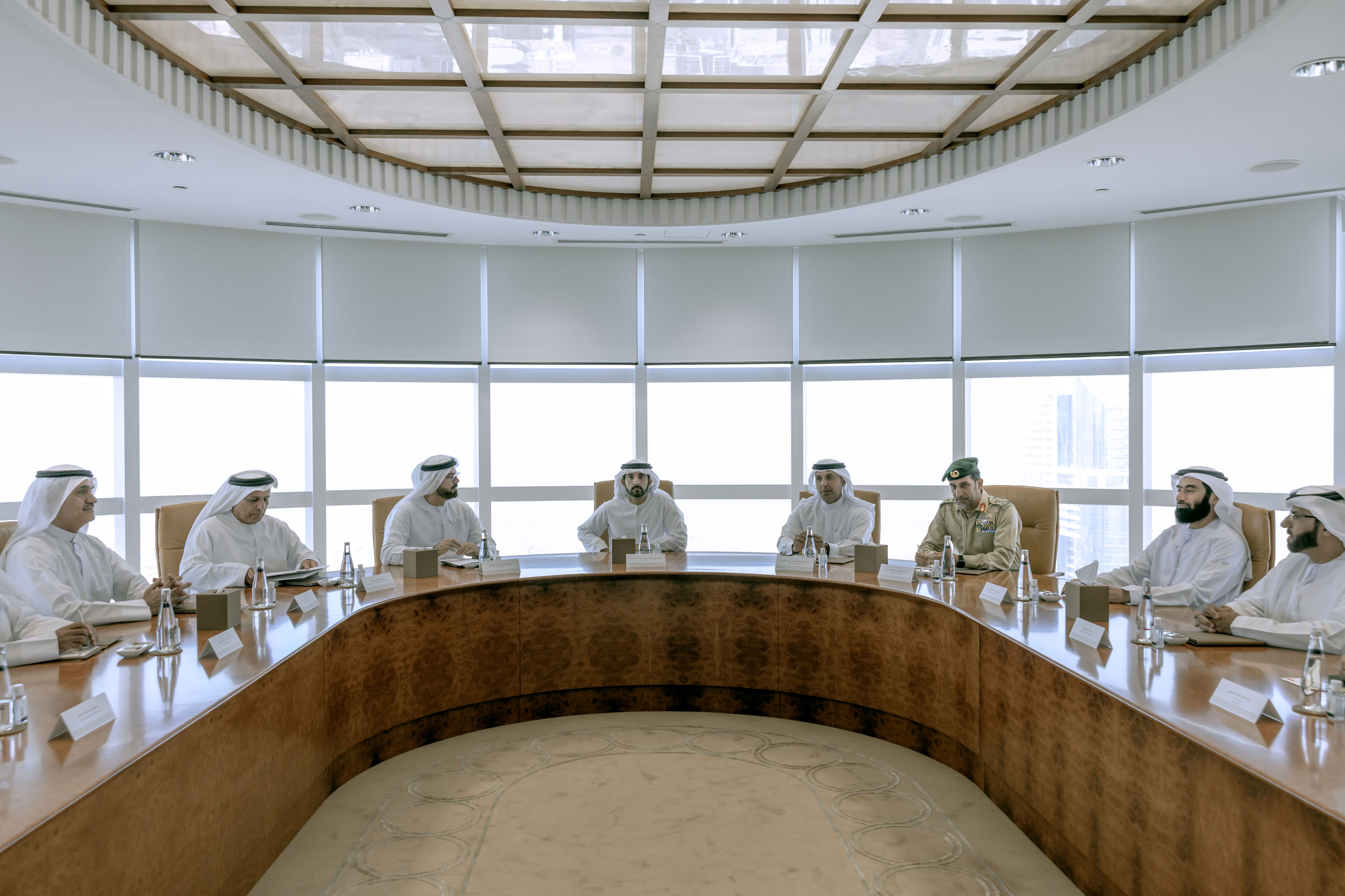 حمدان بن محمد يترأس اجتماع اللجنة العليا للتنمية وشؤون المواطنين ويطلع على مستجدات أعمالها