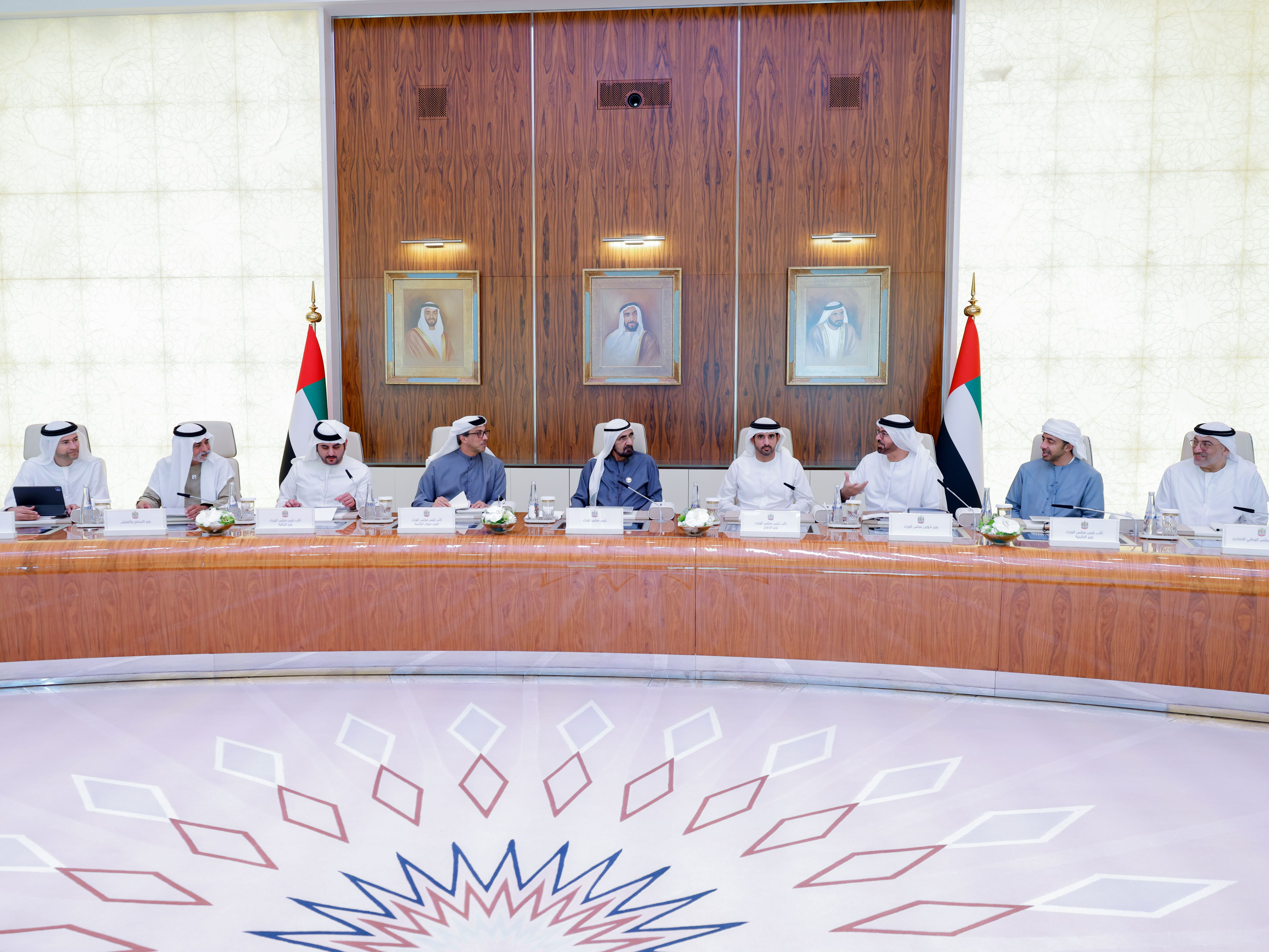 بتوجيهات رئيس الدولة وكأول حكومة عالمياً/محمد بن راشد يعلن عن منظومة جديدة لتحويل 50% من قطاعات وخدمات حكومة الإمارات خلال عامين لتطبيق نماذج الذكاء الاصطناعي ذاتية التنفيذ والقيادة Agentic AI