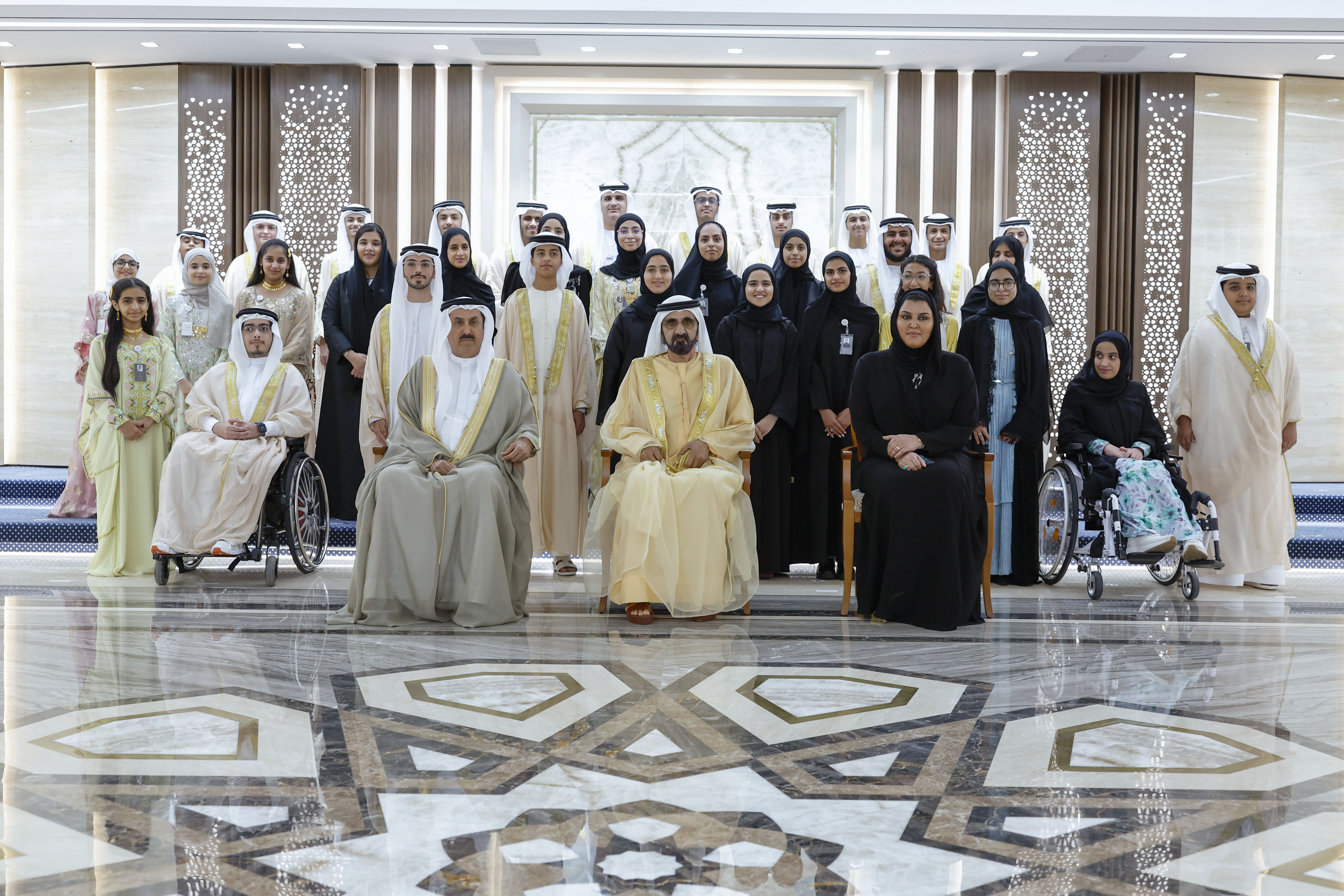 محمد بن راشد يلتقي أعضاء البرلمان الإماراتي للطفل على هامش افتتاح دور الانعقاد العادي للمجلس الوطني الاتحادي 