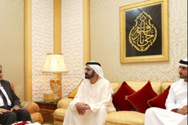محمد بن راشد يكرم وزيري التربية والعدل ومحافظ المصرف المركزي السابقين 