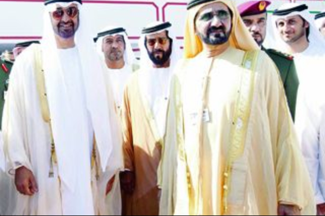 مكتوم بن محمد بن راشد يقدم واجب العزاء الى ال اميري