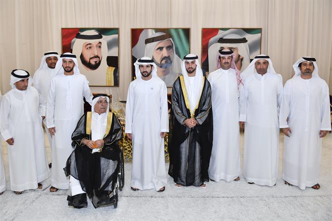 حمدان بن محمد يحضر أفراح المري والغيث