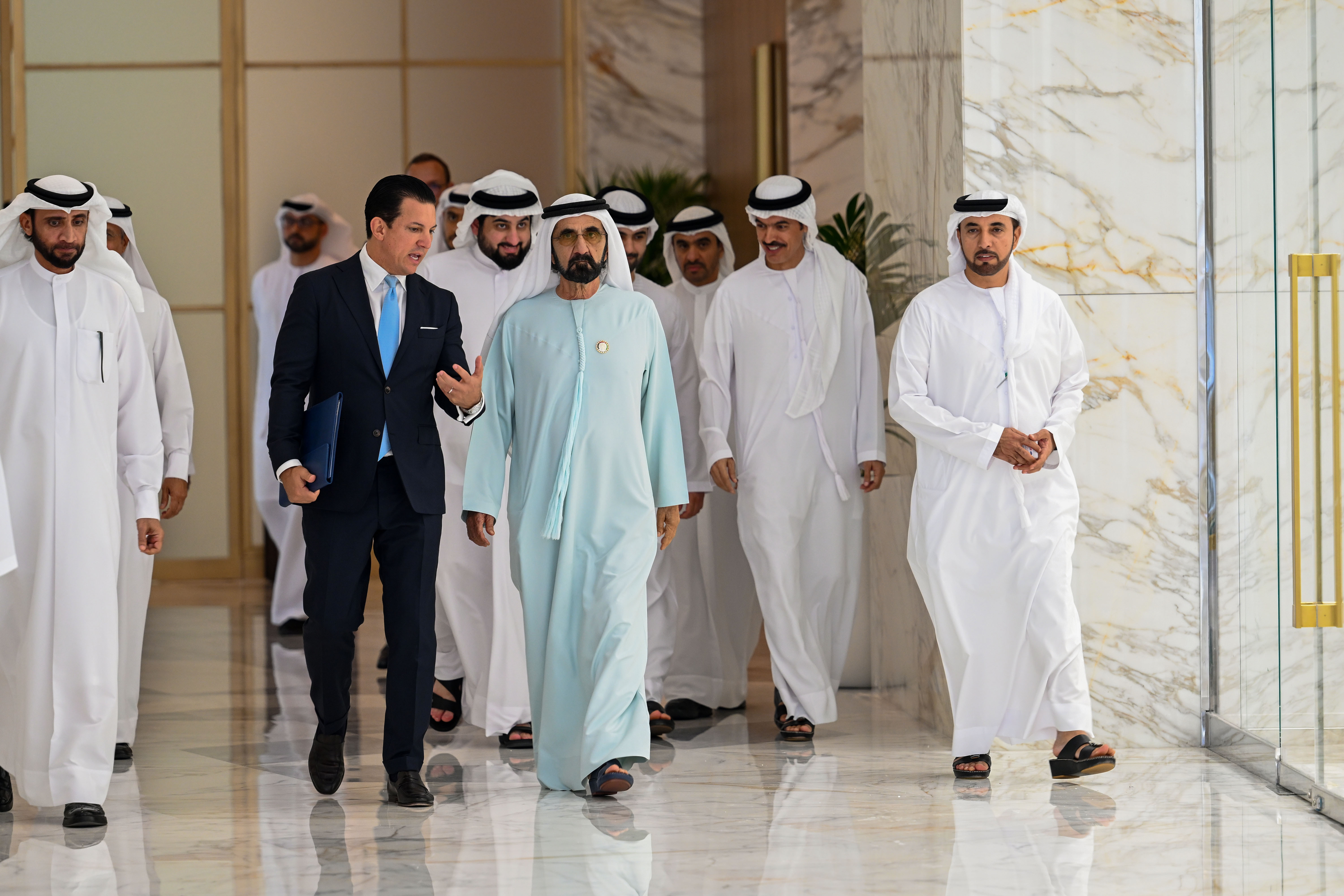 خلال زيارة سموه لمنتجع "اتلانتس ذا رويال" .. محمد بن راشد: "مستمرون في دعم نمو القطاع السياحي وتوفير كل التسهيلات الممكنة للمستثمرين"
