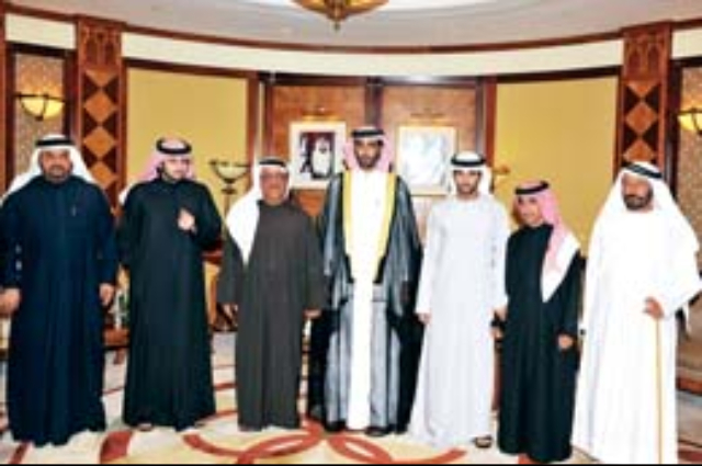 حمدان بن راشد يلتقي مجموعة من الطالبات 