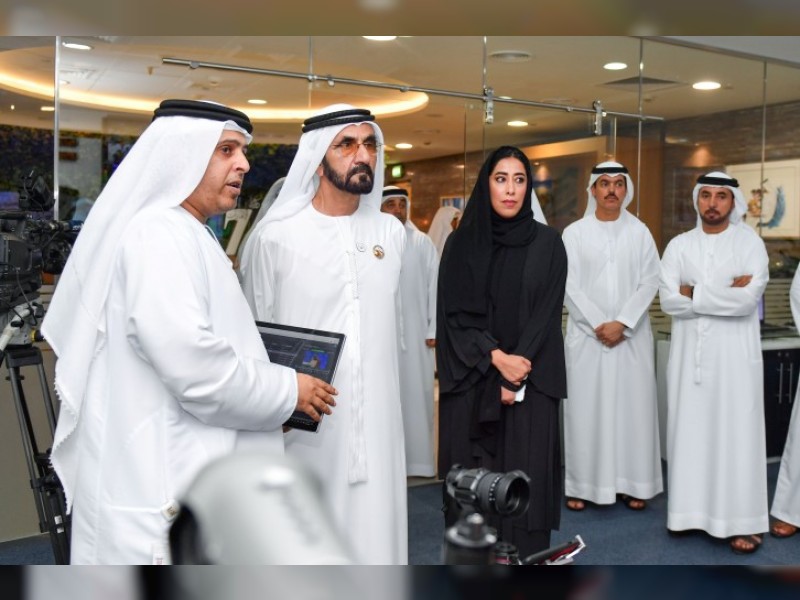 محمد بن راشد يزور المكتب الإعلامي لحكومة دبي ويعتمد الإحاطات الإعلامية ولجنة الاتصال الخارجي
