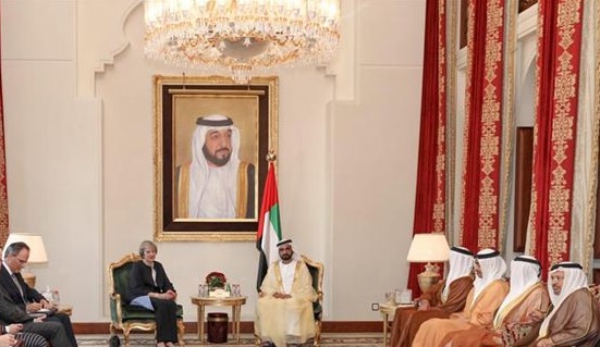 محمد بن راشد يستقبل تيريزا ماي في المنامة 