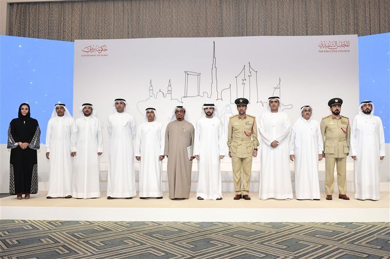 حمدان بن محمد يكرّم أعضاء اللجان القطاعية بالمجلس التنفيذي لدورهم في دعم مهام المجلس التنفيذي