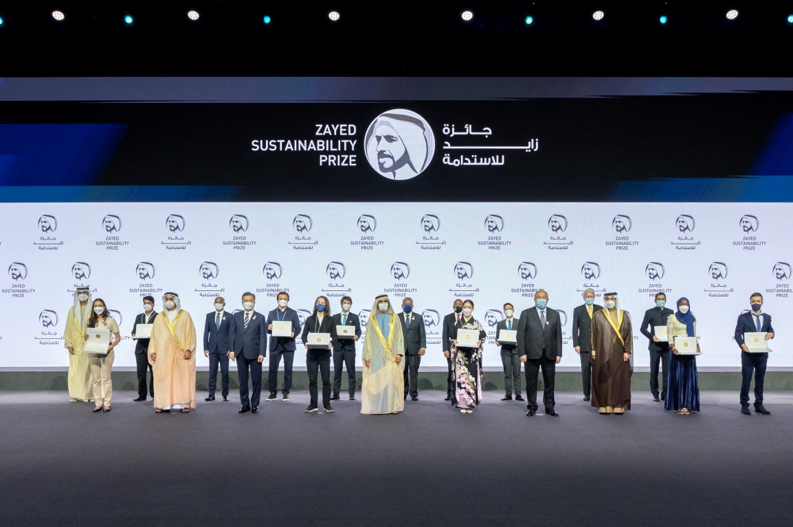 محمد بن راشد يكرّم الفائزين بجائزة زايد للاستدامة 2022