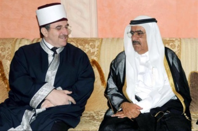 محمد بن راشد يزور مقر القيادة العامة للقوات المسلحة في معسكر المقطع بأبوظبي