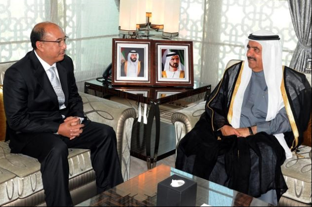 محمد بن راشد يزور مجلس خلف الحبتور بدبي