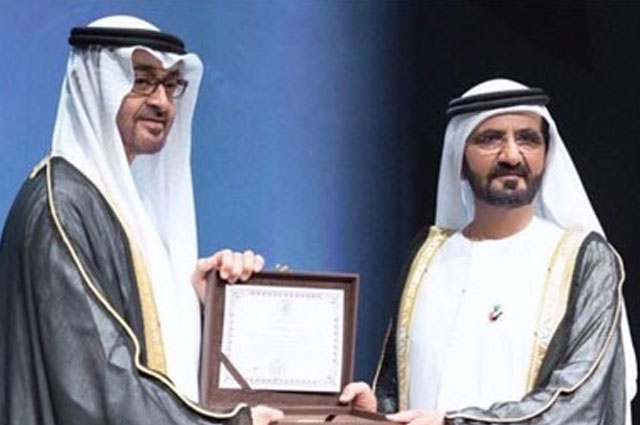 محمد بن راشد يقوم بجولة تفقدية لكليات جامعة الإمارات 