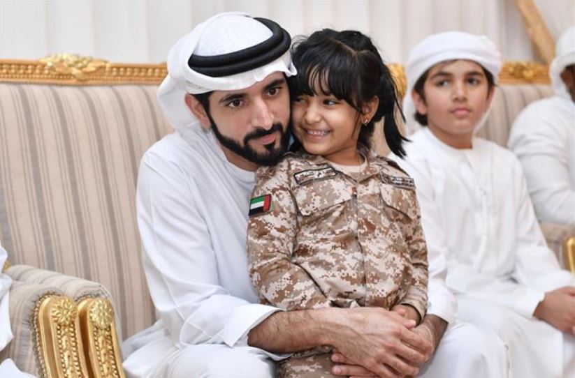 حمدان بن محمد يقدم واجب العزاء في شهيد الوطن "علي خليفة هاشل المسماري"