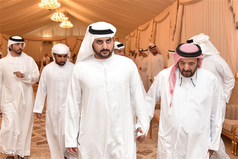 مكتوم بن محمد يقدم واجب العزاء في المرحوم خليفة محمد حارب الفلاحي