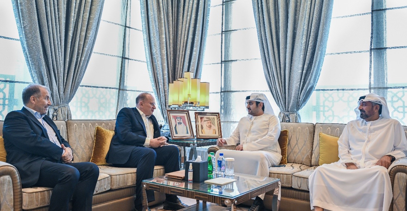 مكتوم بن محمد يستقبل رئيس مجلس إدارة مجموعة "HSBC" العالمية