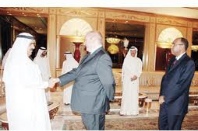 حمدان بن راشد يستقبل القنصل الباكستاني  