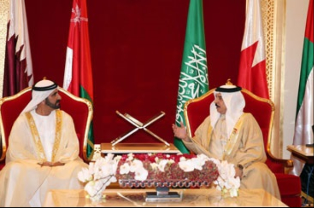 محمد بن راشد يشهد سباق الخيول بمضمار "ميدان"