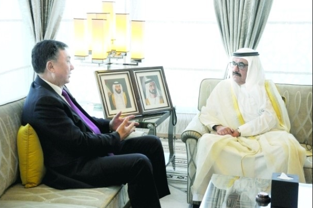 محمد بن راشد يلتقي سعود المعلا والوزراء وأعيان البلاد وفعاليات المجتمع