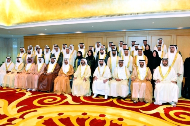 محمد بن راشد يكرم 44 شخصية إماراتية من أوائل الإمارات