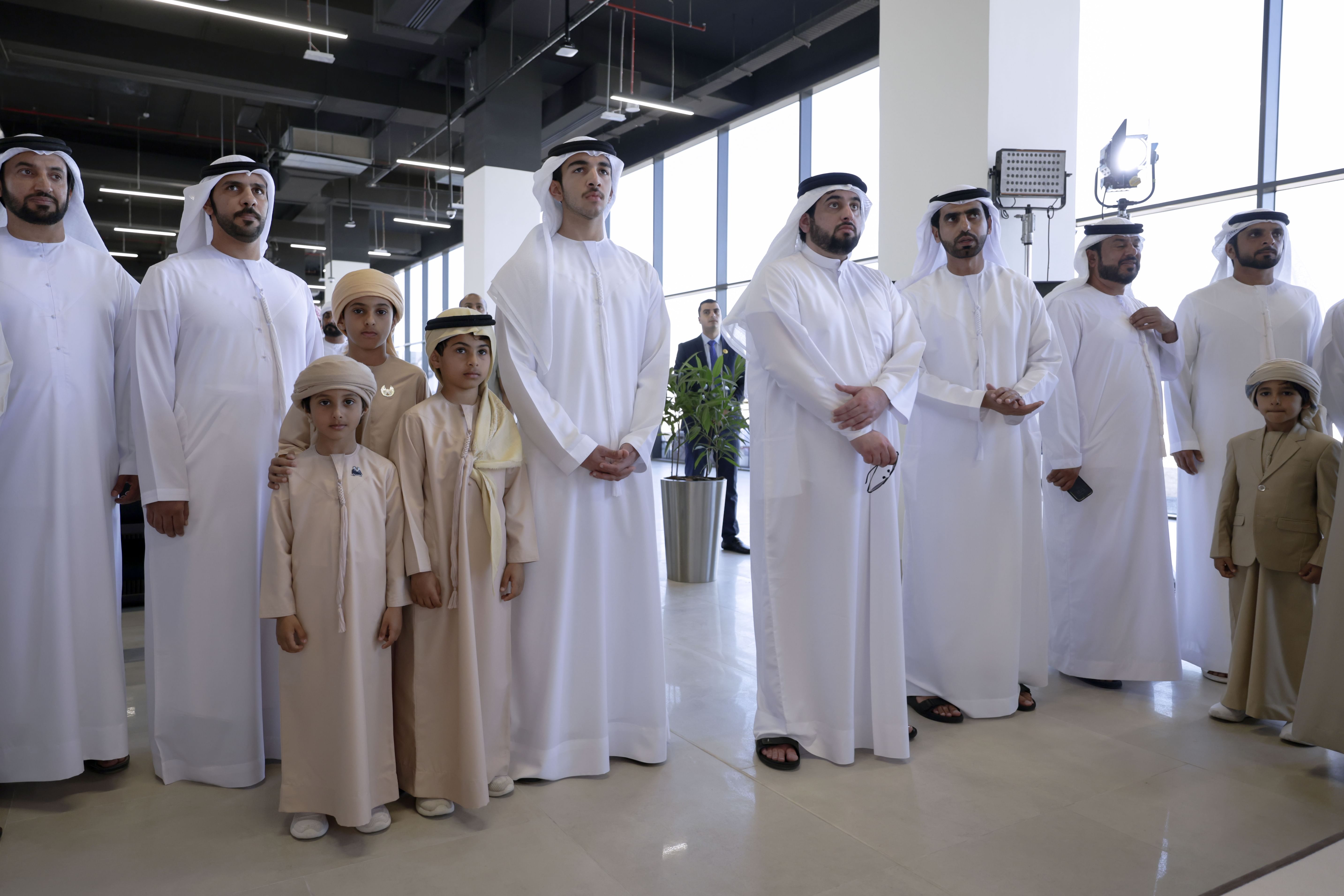 أحمد بن محمد يشهد انطلاق النسخة الأولى من كأس فزّاع لسباقات الصقور