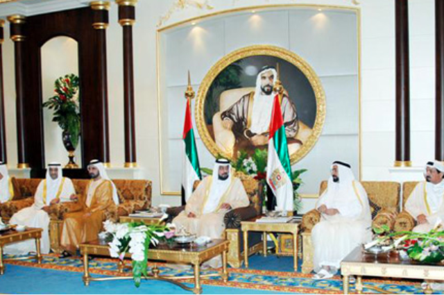 رئيس الدولة يستقبل محمد بن راشد وحكام الإمارات