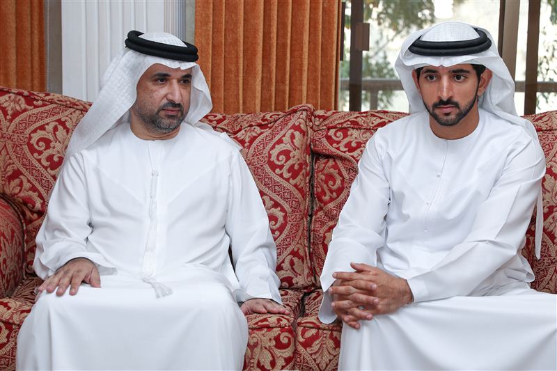 حمدان بن محمد يقدم واجب العزاء في وفاة أمل بن عدي