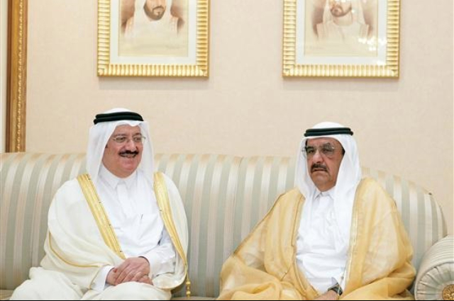 حمدان بن راشد يؤدي صلاة الجنازة على جثمان ماجد بن عبيد بن جمعة آل مكتوم
