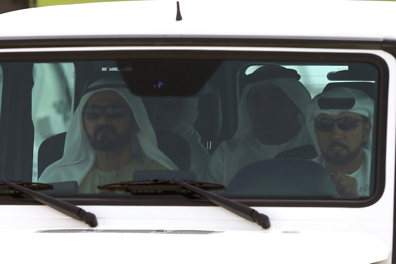 محمد بن راشد يتابع سباقات «رموز الإيذاع» في المرموم